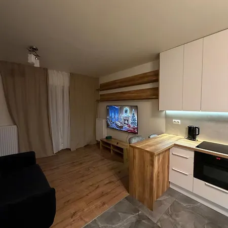 New Cozy In A Gated Complex In Wola דירה *
