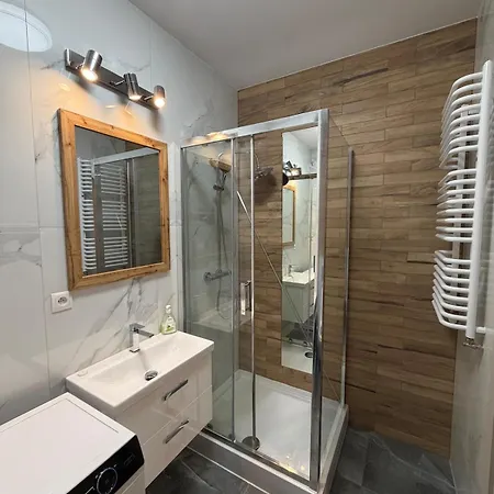 New Cozy In A Gated Complex In Wola *